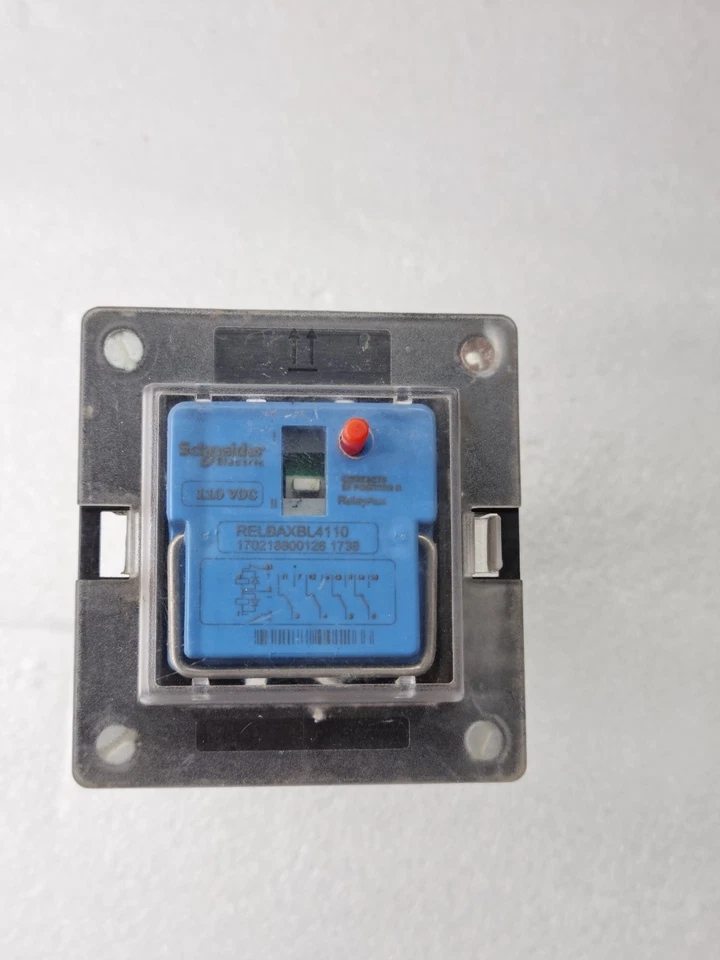 SCHNEIDER ELECTRIC RELBAXBL4110 110 VDC CONTACTS IN POSITION RELAYAUX (USED)